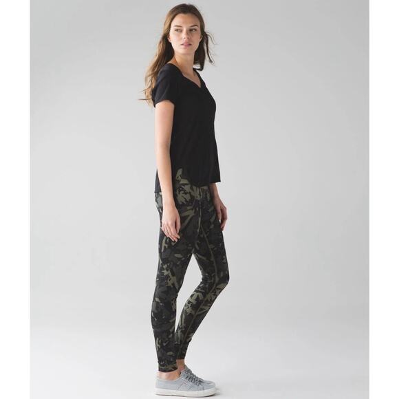 Lululemon Wunder Under Pant Leggings Camo Fatigue Green Black | SIZE 4 - Picture 3 of 5